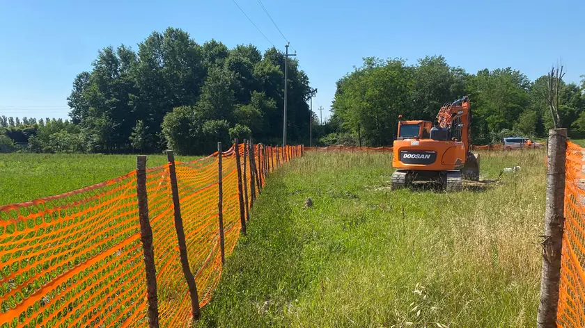 Una ruspa all'interno del cantiere Terraglio Est