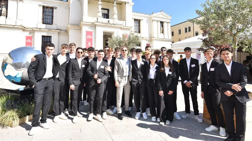 Studenti al Cerletti per la festa dei 150 anni