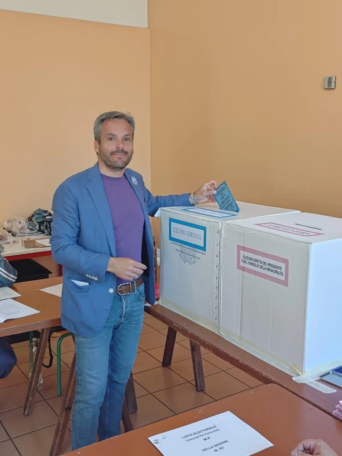 Sette degli otto candidati alla fascia di primo cittadino di Venezia hanno votato nella mattinata della prima giornata di voto, domenica 24 maggio, ciascuno nel proprio seggio tra il centro storico e Mestre. L'unico candidato a non essere residente nel Comune lagunare è Roberto Agirmo di Resistere Veneto.