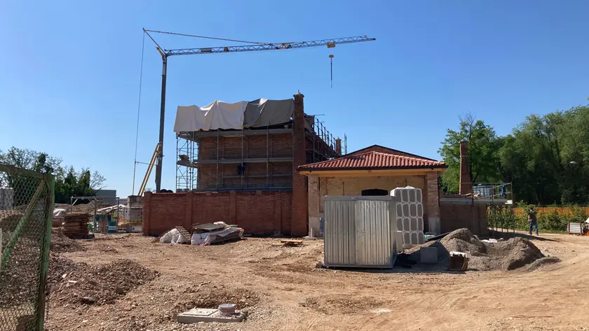 Il cantiere in corso all’ex polveriera