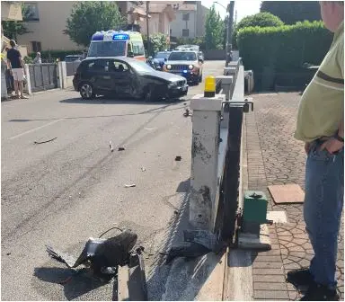 Rissa e speronamento in auto a San Vendemiano, due feriti a colpi di spranga