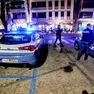 La polizia durante un intervento in centro a seguito di una rissa