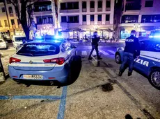 La polizia durante un intervento in centro a seguito di una rissa