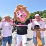 Tifosi a Ca' del Poggio in attesa del Giro (foto Cavicchi/Macca)