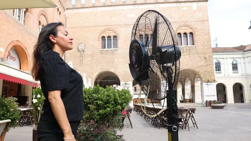 Ventilatore in piazza dei Signori per il grande caldo