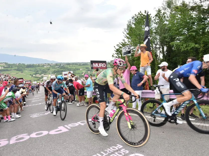 Il passaggio del gruppo a Ca' del Poggio