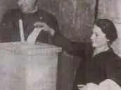 Una donna italiana al voto nel 1946