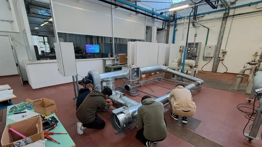 Gli studenti del Galilei al lavoro nei laboratori