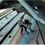 Un frame della rissa in stazione a Montebelluna