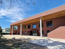 L’esterno della scuola primaria di Staranzano (foto Katia Bonaventura)