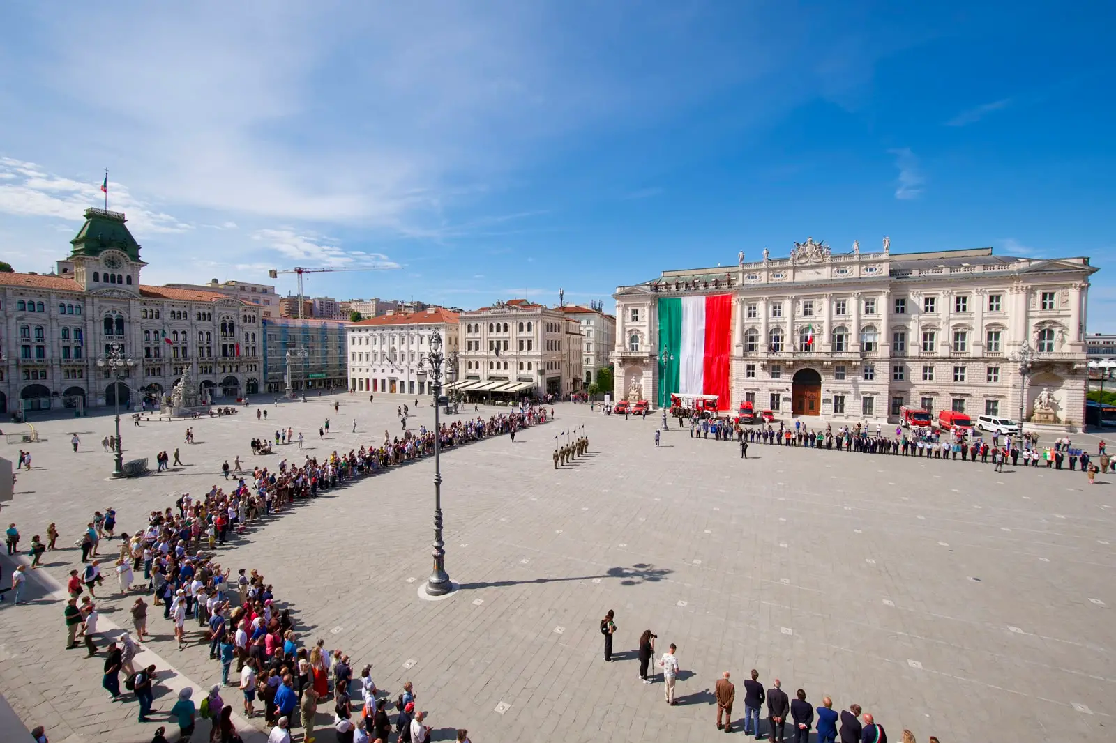 Le celebrazioni in piazza Unità a Trieste per il 2 giugno (Foto Silvano)