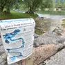 Uno degli avvisi per la sicurezza del Piave stampati dopo le tragedie del 2025: sono rimasti l’unica misura concreta