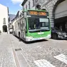 Un autobus Mom in centro a Vittorio Veneto