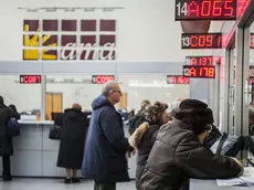 Roma, 15 gennaio 2018. Code allo sportello Ama per il saldo del conguaglio della tassa Tares e Tasi.
