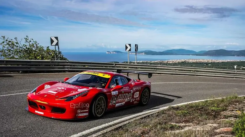 Rubata una Ferrari 458 nel Brindisino, indagano i carabinieri