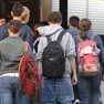 Studenti all’ingresso a scuola