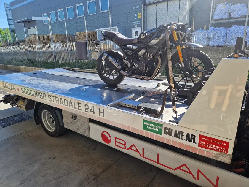 La moto della vittima dell'incidente mortale