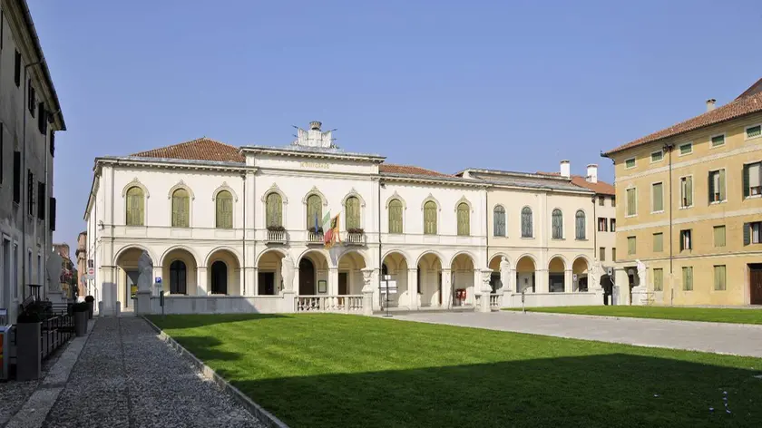 IN FOTO Il municipio di Castelfranco