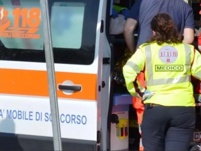Incidente mortale a Riese: un motociclista si è schiantato contro un'auto