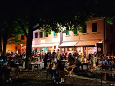 Una serata in piazza a Montebelluna si è trasformata in un incubo per una ragazza molestata da un giovane
