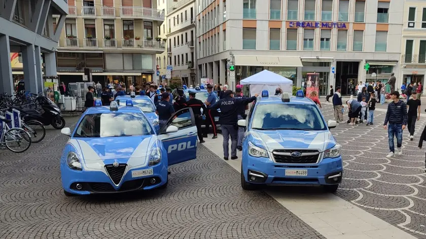 La polizia in piazza Borsa a Treviso