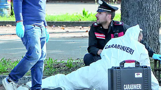 I carabinieri del Ris sul luogo del delitto della Baita al Lago