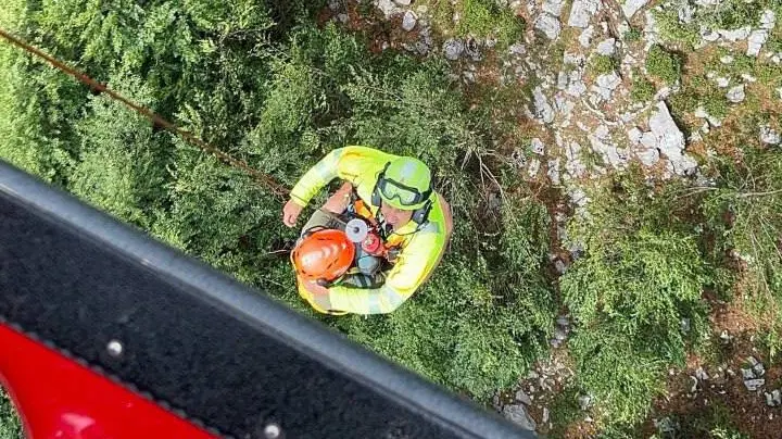 L'operazione di salvataggio dei vigili del fuoco