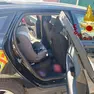 L'auto dove la bambina è rimasta chiusa