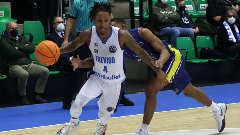 DeWayne Russell quando aveva vestito la maglia della Tvb