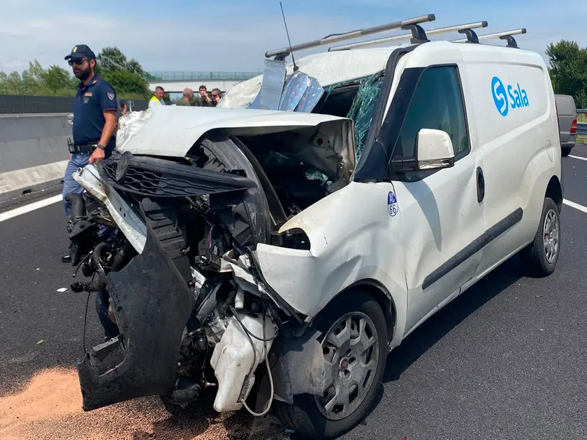 Il furgoncino coinvolto nell'incidente in A4