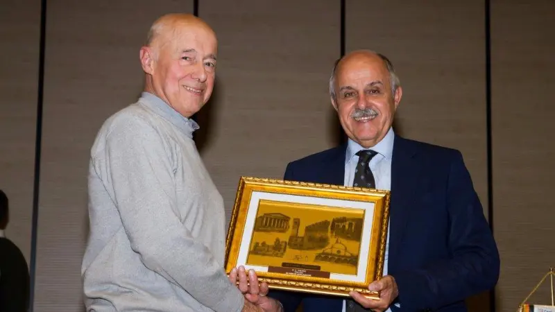 Giovanni Ochs premiato da Renato Di Rocco (Foto Billiani)