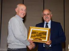 Giovanni Ochs premiato da Renato Di Rocco (Foto Billiani)