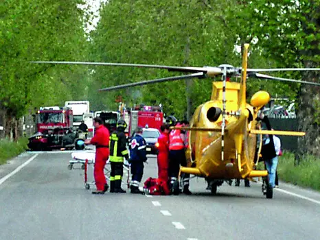 Un intervento del Suem 118 con l'elisoccorso