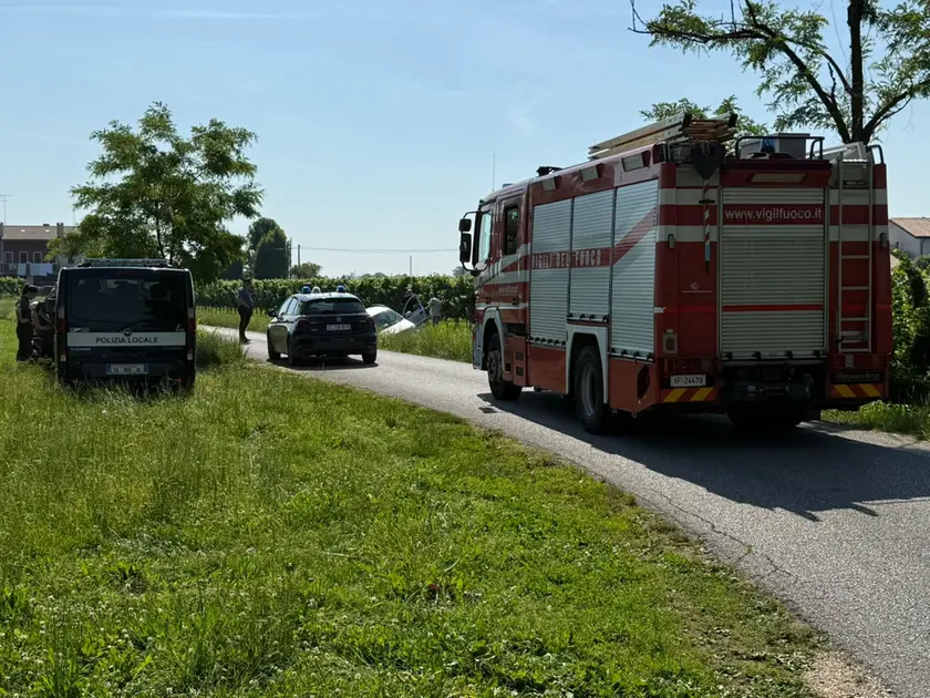 L'auto finita nel fossato a San Polo di Piave dopo il malore dell'automobilista