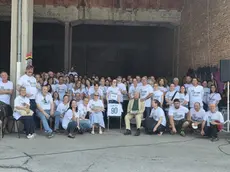 Gianni Gallo circondato dai suoi dipendenti