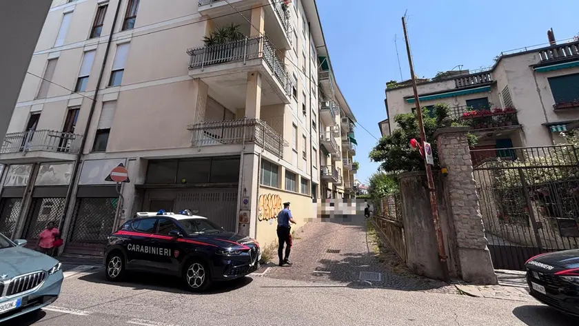 Carabinieri in via Tommaso da Modena