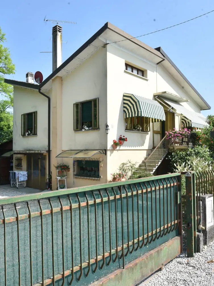 L'abitazione della famiglia Buosi a Tezze di Vazzola (foto Cavicchi/Macca)