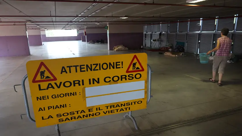 La transenna per la chiusura alle auto al park Dal Negro (Agenzia Fotofilm)