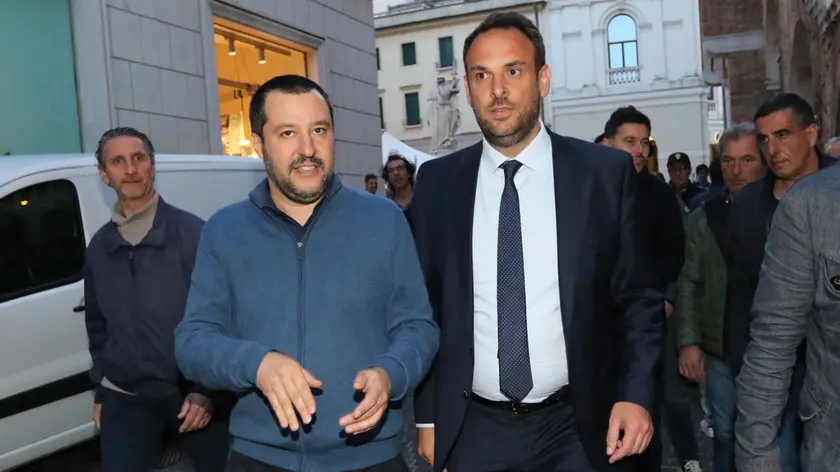 FERRAZZA AG.FOTOFILM TREVISO CAMPAGNA ELETTORALE IN FOTO SALVINI E CONTE ALLA LOGGIA DEI 300 Treviso - Campagna elettorale della Lega - Matteo Salvini a Treviso 2018 duemiladiciotto Matteo Salvini a Treviso con il candidato sindaco Mario Conte