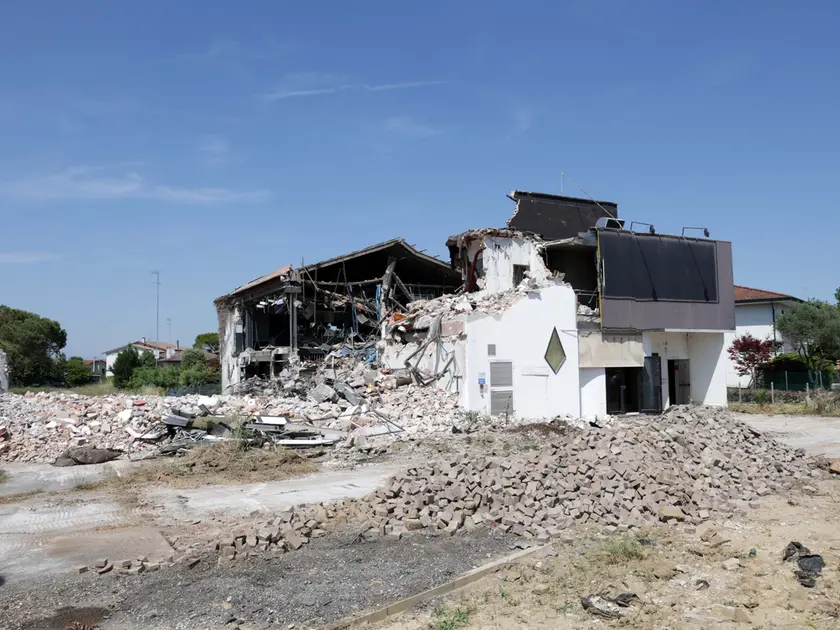 La demolizione del Supersonic