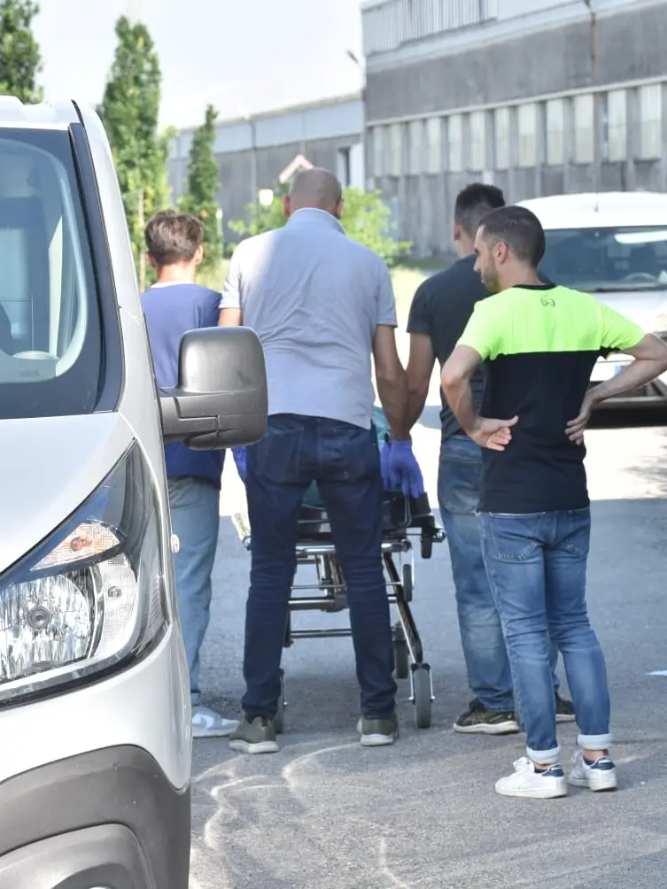 Il luogo dove è morto l'operaio, in via 4 novembre a Susegana