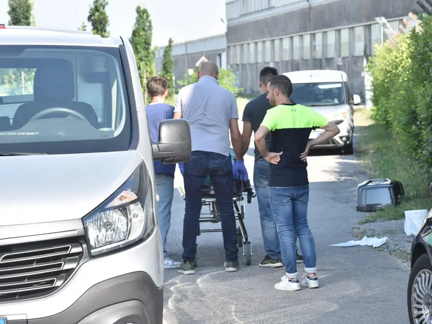 Il luogo dove è morto l'operaio, in via 4 novembre a Susegana