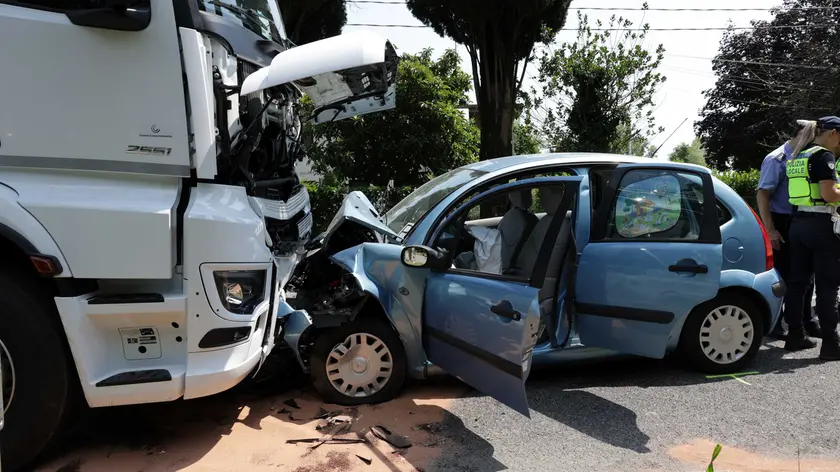 L'auto su cui viaggiava la mamma con le due figlie