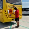 Uno scuolabus giallo della Mom