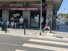 Il bar di Milano in zona San Siro dove il giovane ha accoltellato un passante