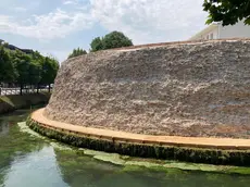 Il nuovo camminamento alla base del bastione San Tomaso