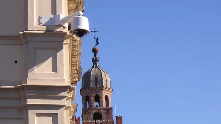 Telecamera per la videosorveglianza nel centro storico di Castelfranco