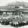 Deportati schierati nel lager di Flossenbürg.