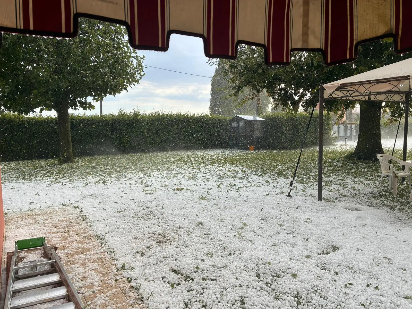 Un tappeto di grandine a Fontanelle
