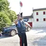 I carabinieri davanti alla villa del dentista rapinato